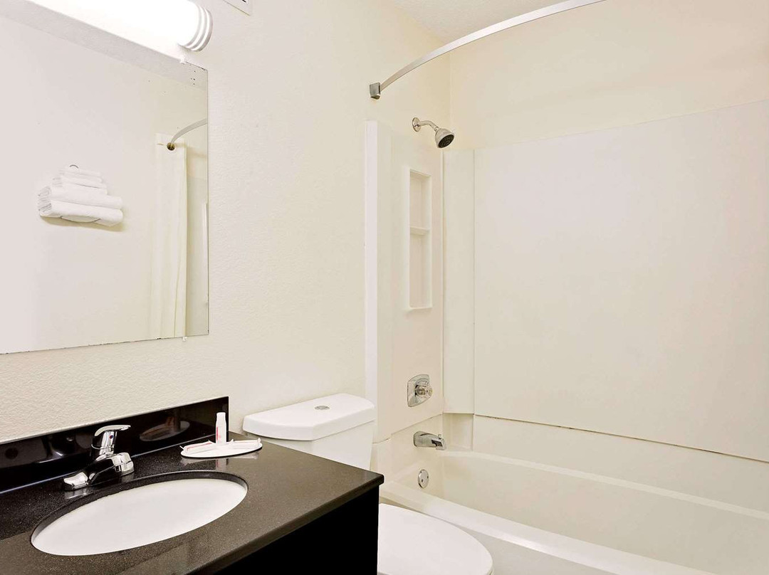 Super 8 by Wyndham Johnson City主图