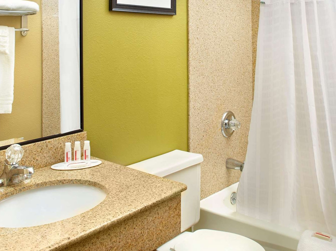 Super 8 by Wyndham St. Clairsville OH-Wheeling WV Area主图