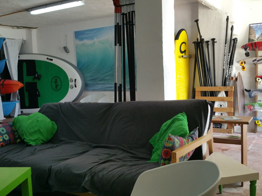 Second Waves Surfing School景点图片