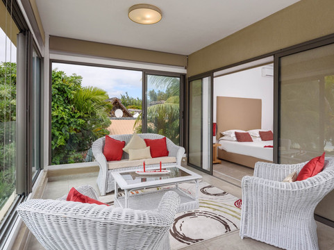 Pearly Sands - Beachfront Deluxe Apartment主图