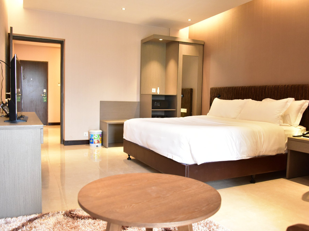 Divine Centre Ltd, Hotel and Convention Centre主图