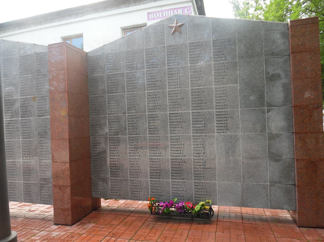 Monument to the World War Two Heroes景点图片