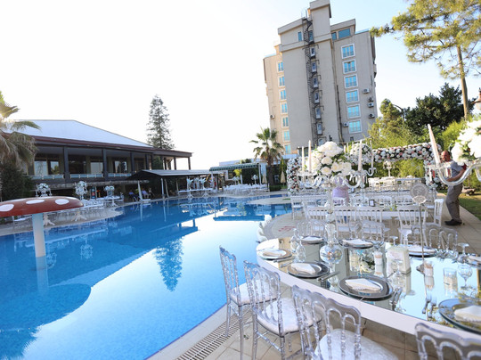 萨姆松机场度假酒店主图