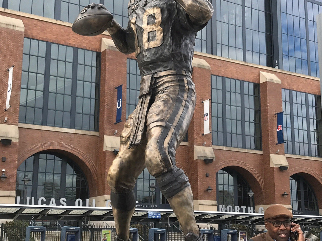 Peyton Manning Statue-印第安纳波利斯必去景点