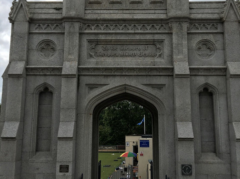 Grylls Monument-赫尔斯顿必去景点