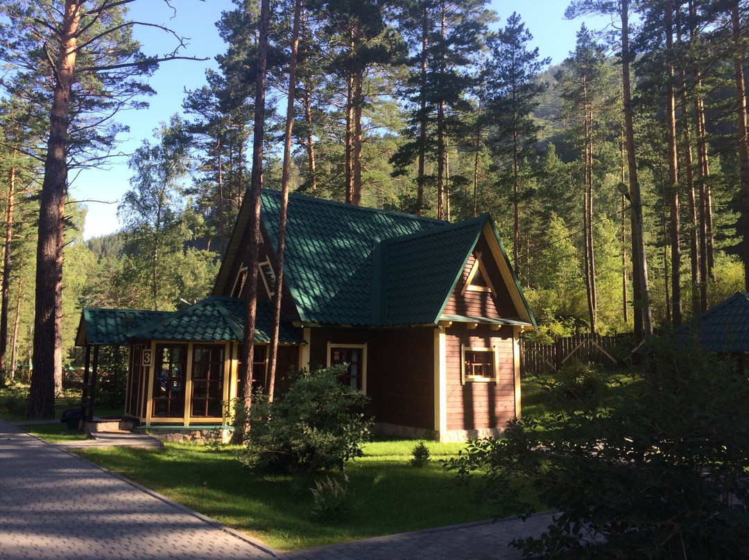 Kedroviy Ostrov (Сhemal) Hotel