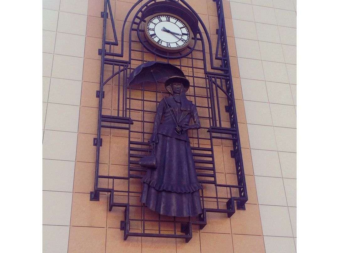 Monument to the Girl with Umbrella景点图片