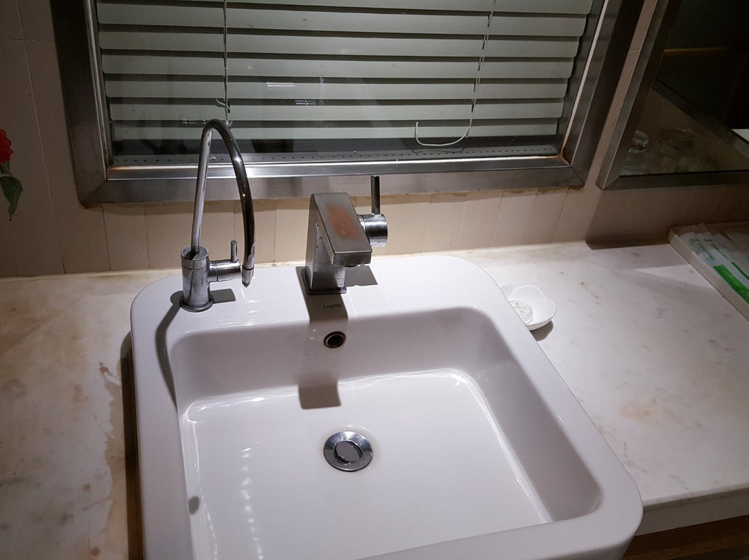 金泰绿洲大酒店主图