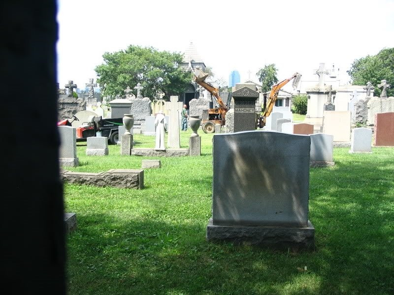 First Calvary Cemetery景点图片