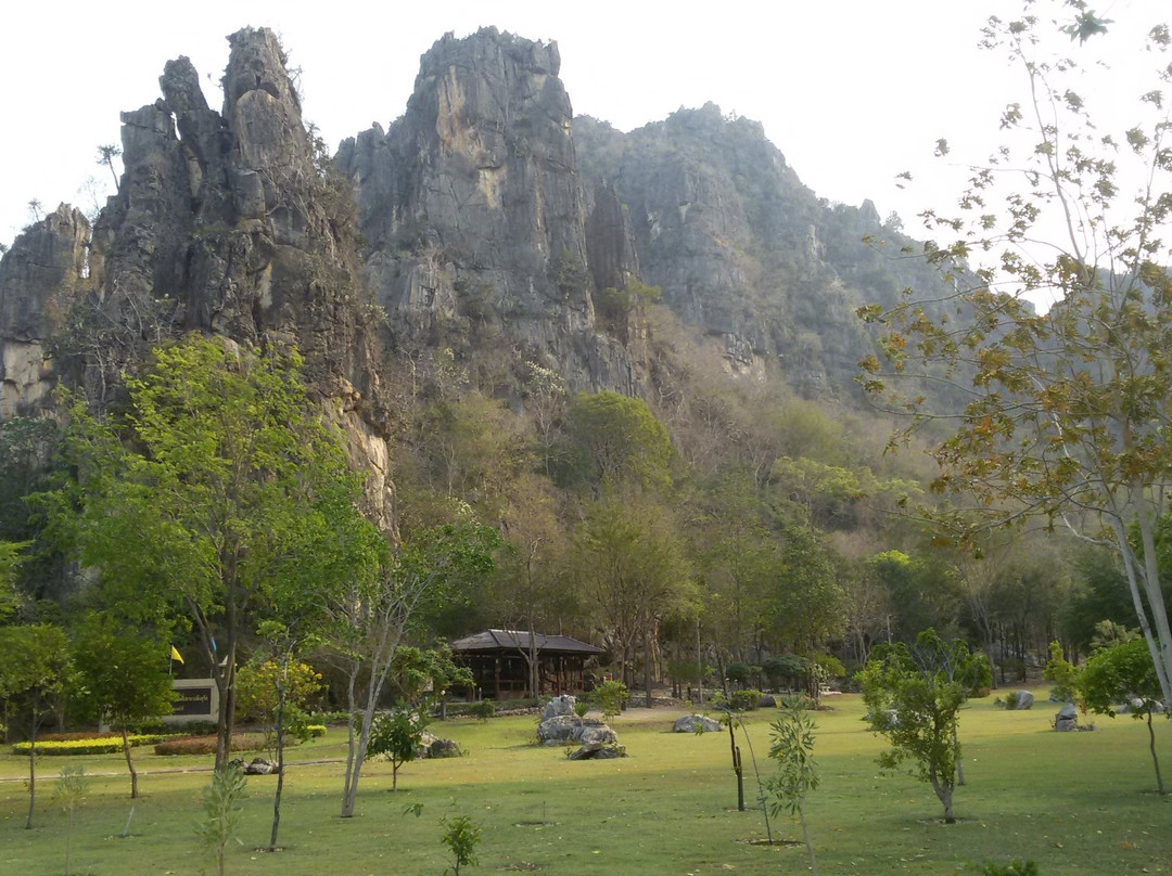 七岩查旅馆主图