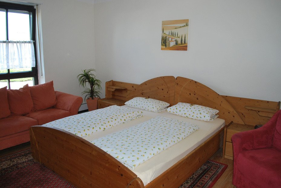 Hotel Königsbrunner Hof in Königsbrunn ( Lkw- Und Busparkplatz – Kostenfrei )