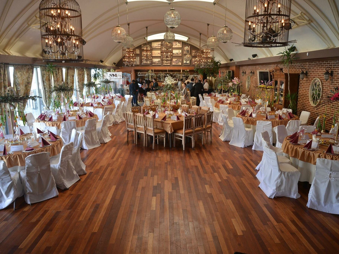 Kasakh餐馆和美食-Vahakni Restaurant