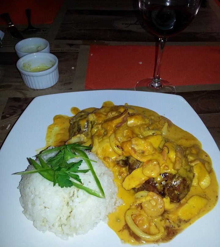 Isla de Maipo餐馆和美食-Amplus Restaurante & Pub