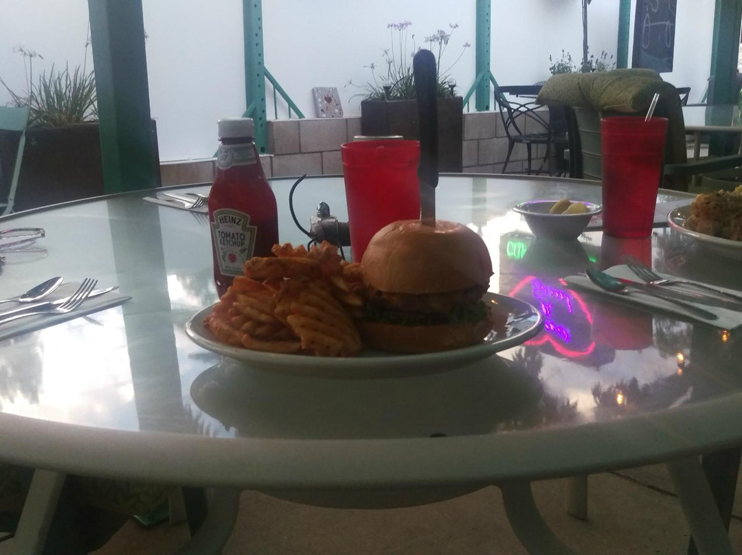 Lake Hughes餐馆和美食-Heart N Soul Coffee House and Pizza Cafe