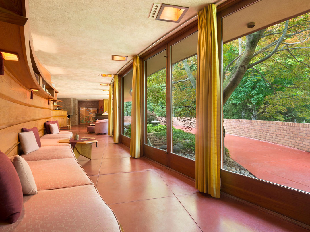 Frank Lloyd Wright's Laurent House-罗克福德必去景点