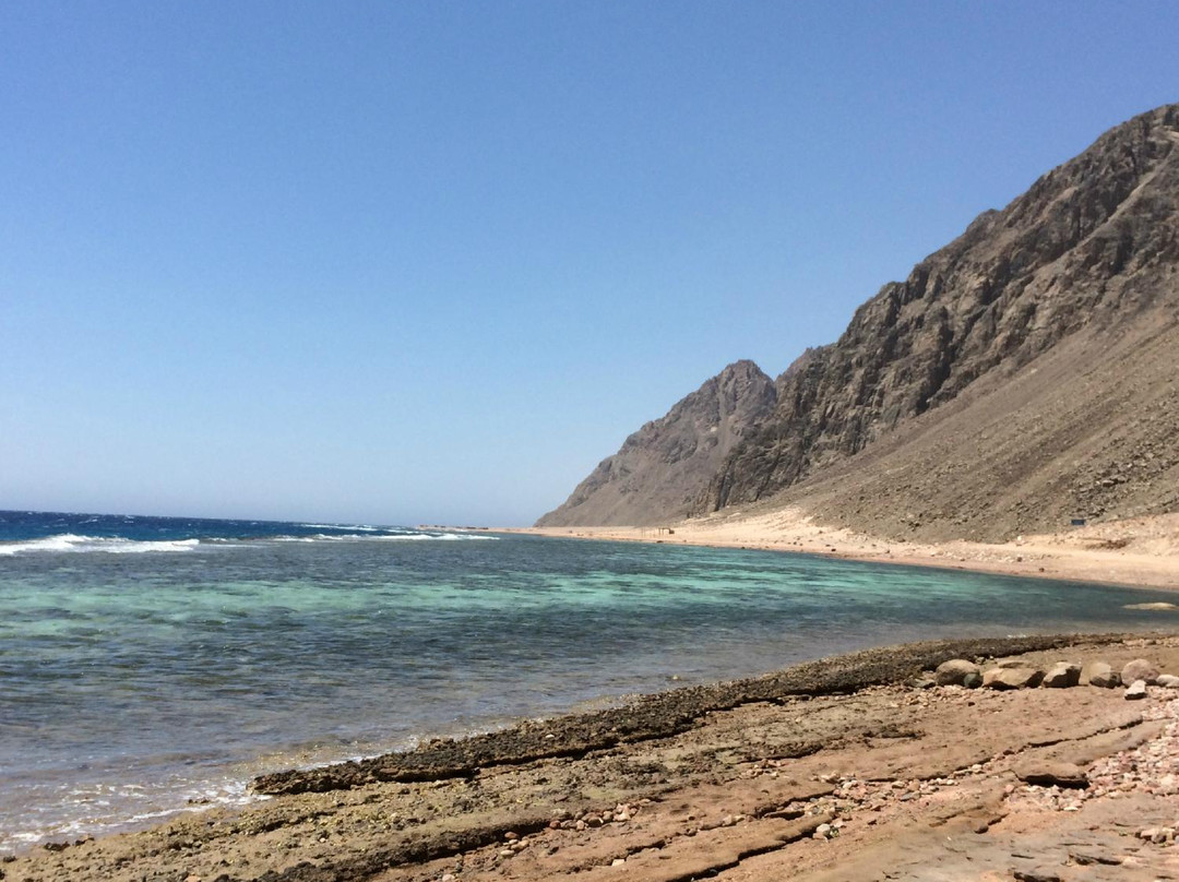 达哈卜旅游景点-Three Pools