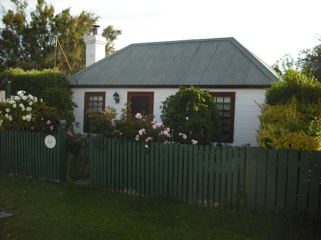 Hollyhock Cottage主图