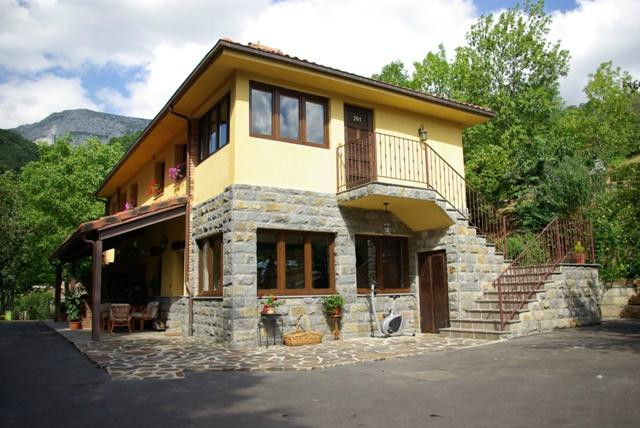 Apartamentos Rurales Antigua Escuela de Alesga