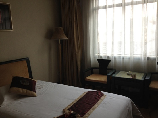 彝人古镇大酒店主图