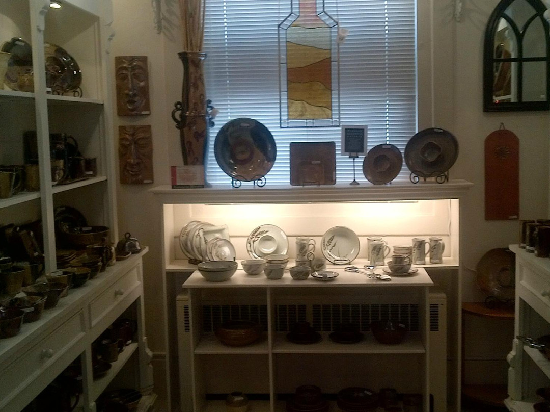 Yvette Moore Fine Art Gallery-穆斯乔必去景点