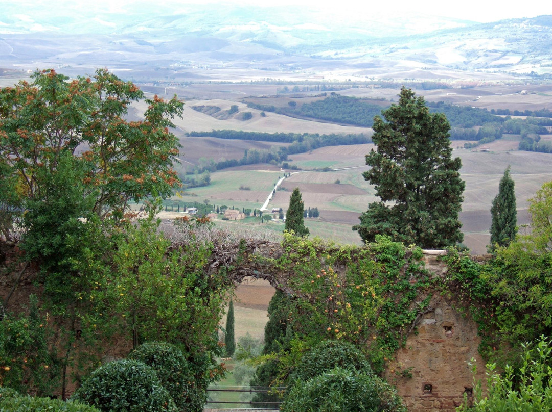 帕拉索皮克洛蜜妮酒店-皮恩扎必去景点