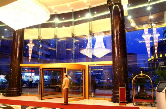 锦都皇冠酒店（八一广场火车站店）主图