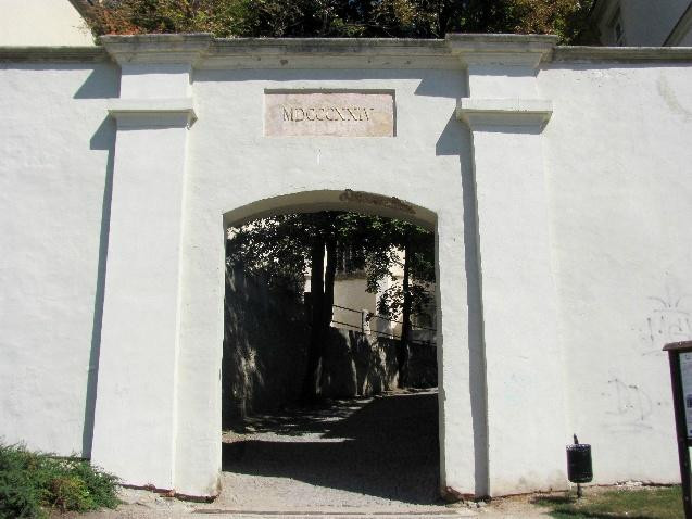 St Nicolas Square-兹诺伊摩必去景点
