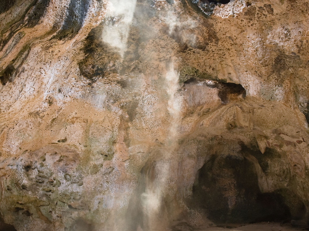 Quadirikiri Caves-Arikok National Park必去景点