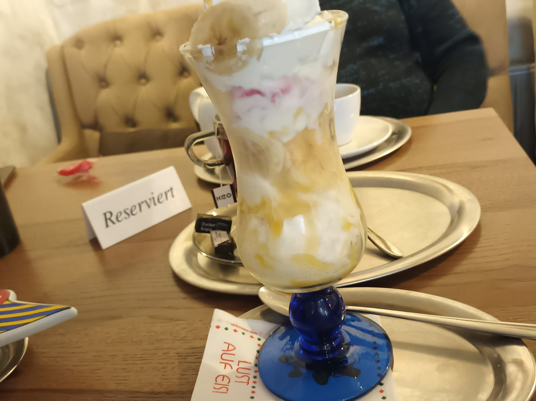 Ezda Eiscafe Und Restaurant