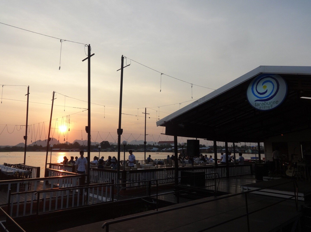 ร้านอาหาร ธาราบุรี