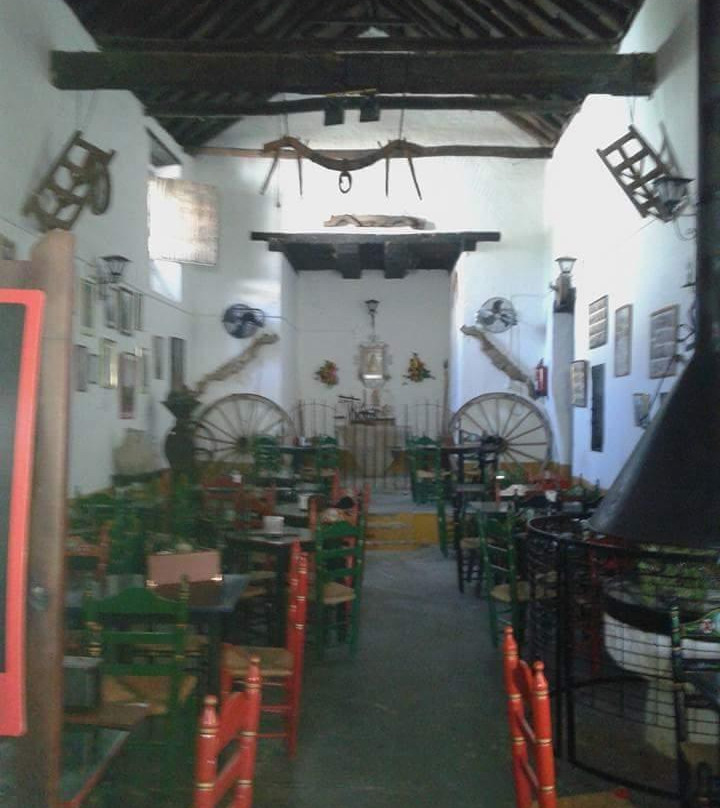 Palomares del Rio餐馆和美食-Pena Rociera la Truja