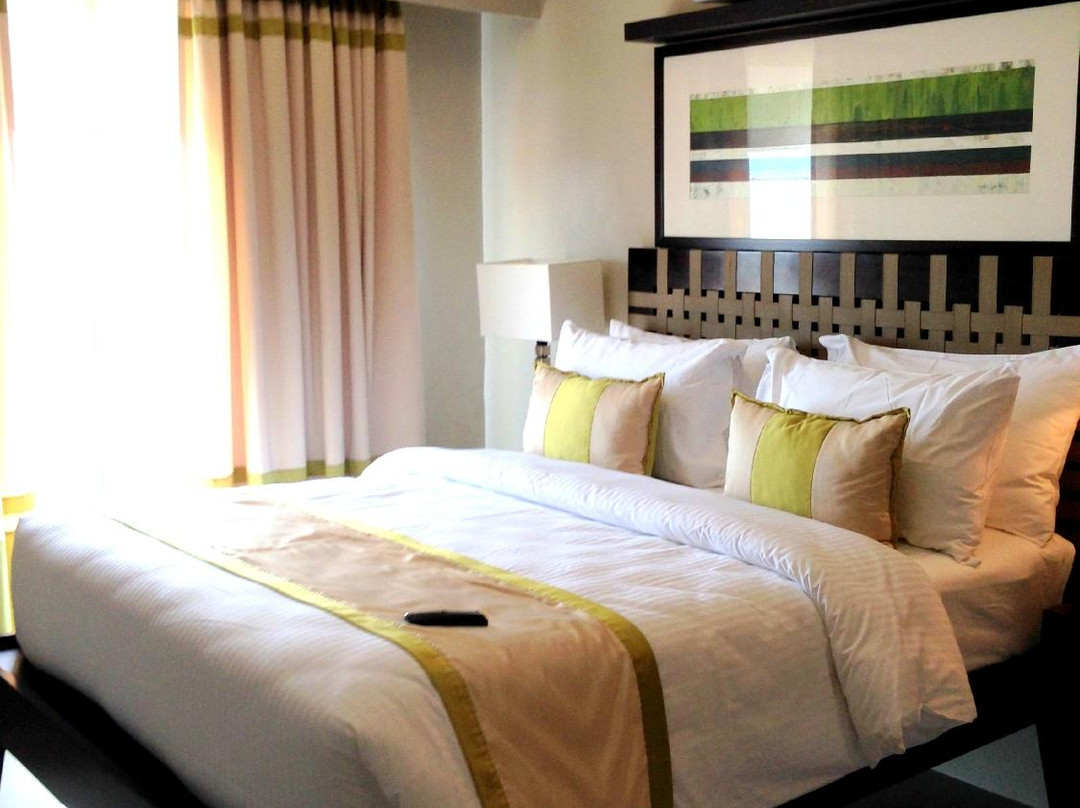 Bellini Suites at Presidio, Lakefront