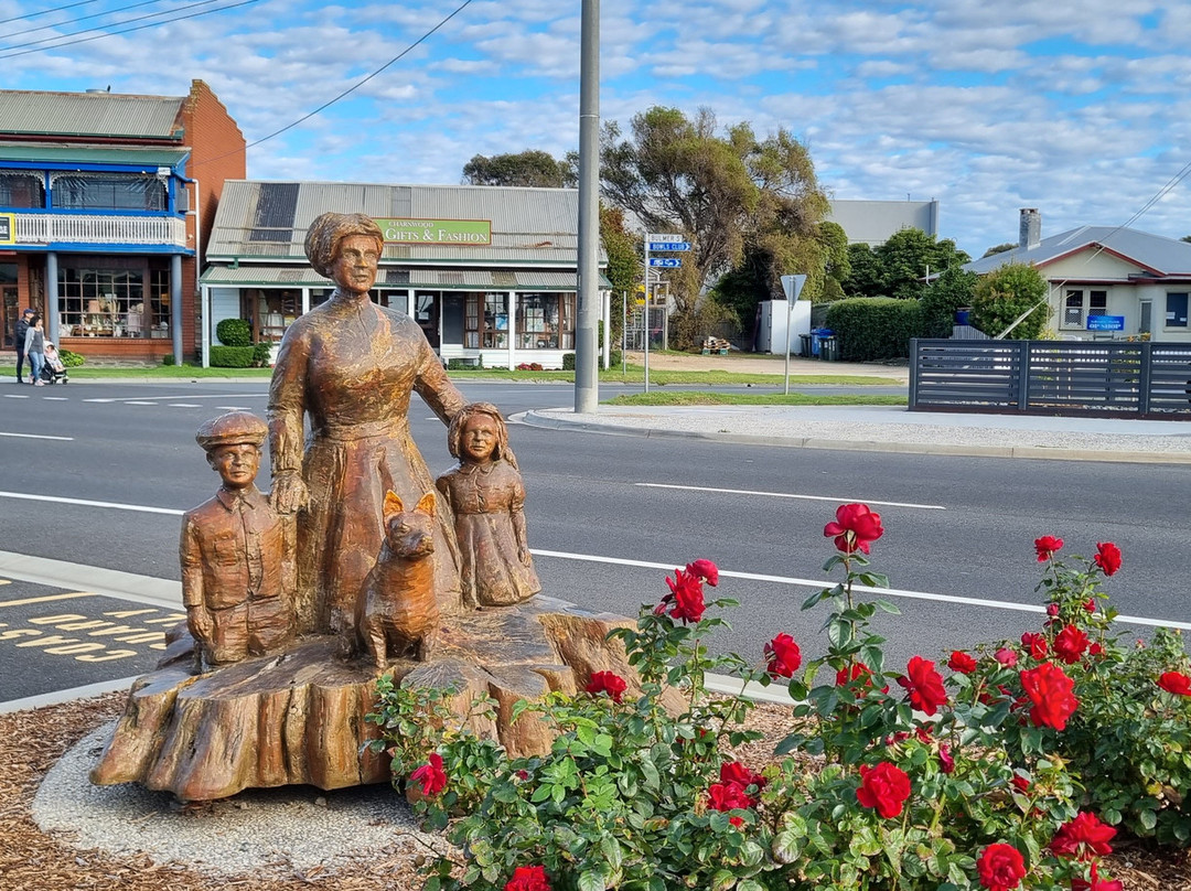 Avenue Of Honour Memorial Statues景点图片