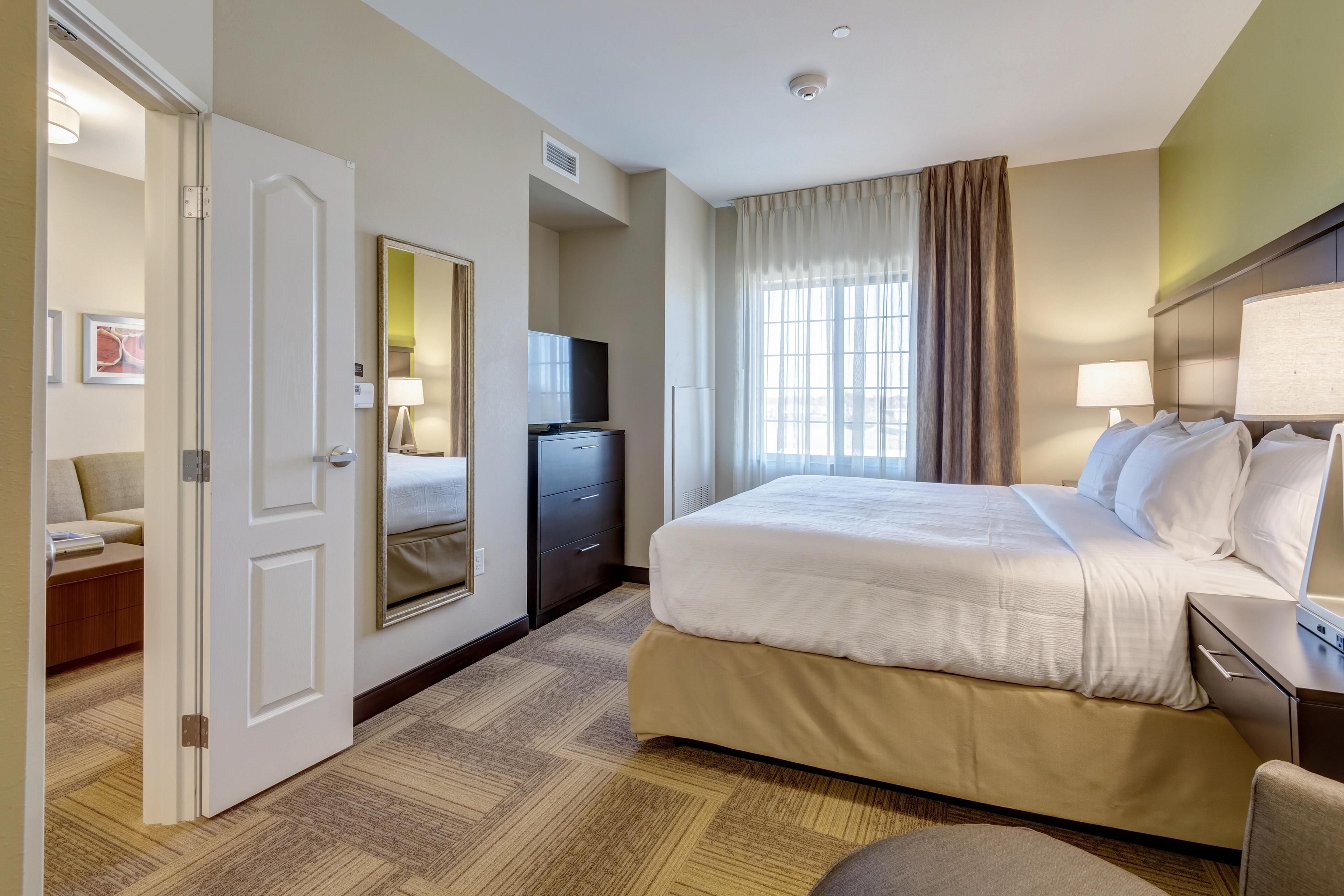 Staybridge Suites St Louis - Westport, An IHG Hotel-客卧