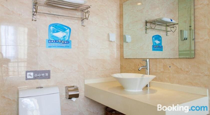 七庭酒店(南昌八一广场丁公路北地铁站店)主图