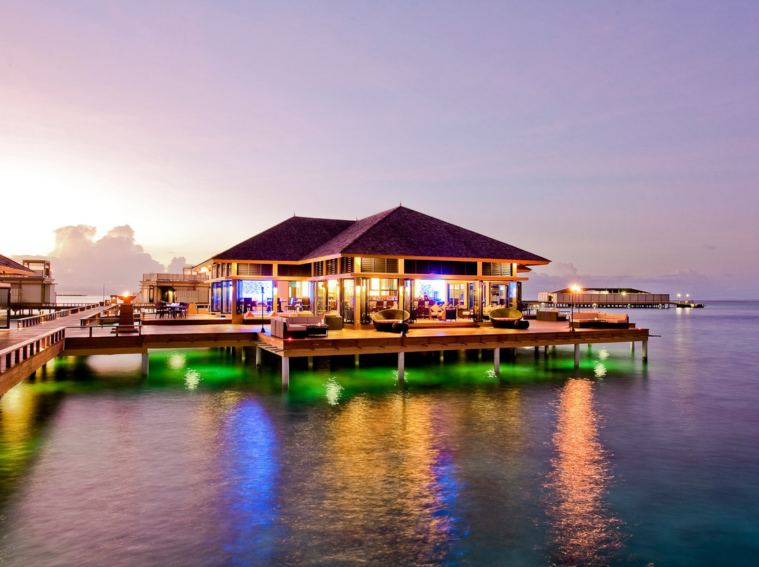 Rinbudhoo餐馆和美食-Azzurro Restaurant and Bar