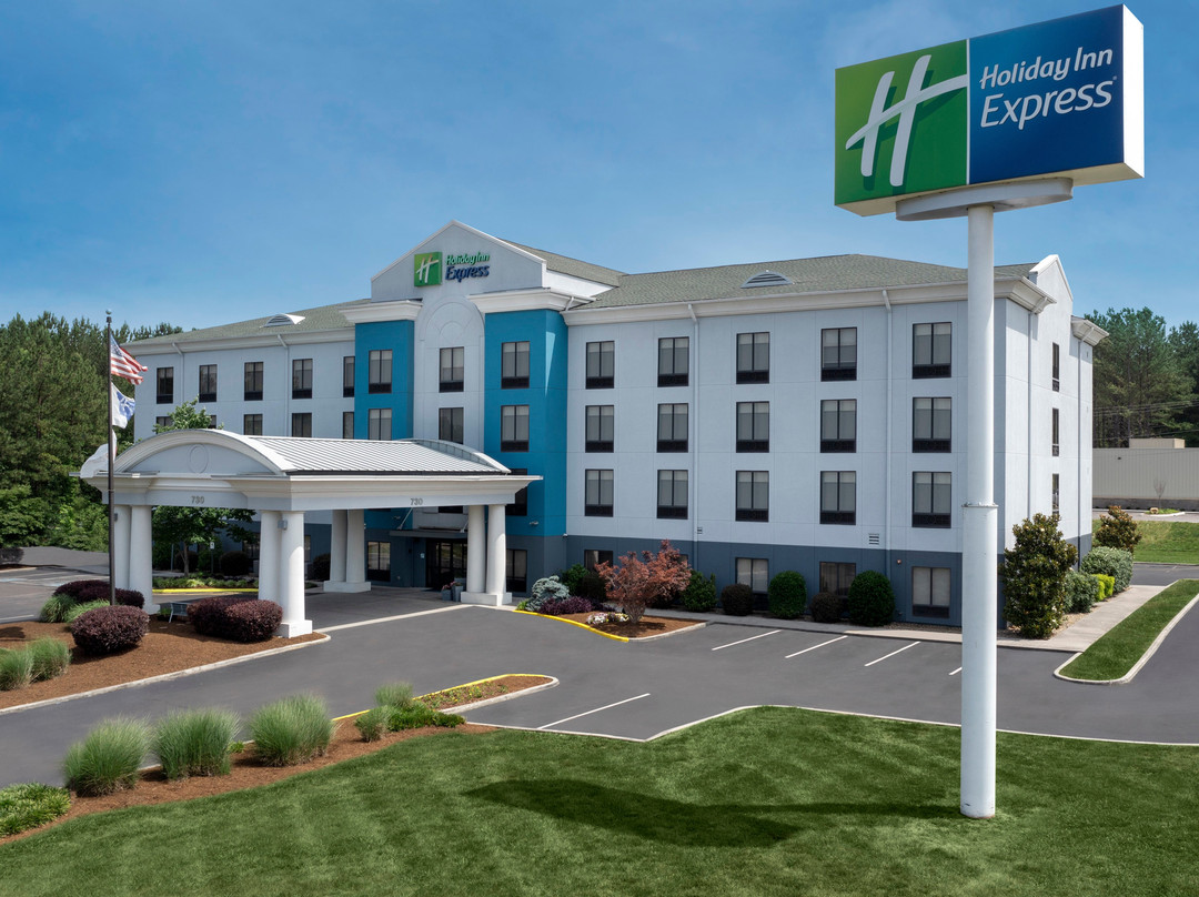 Maynardville酒店住宿-诺克斯维尔草莓平原快捷假日酒店