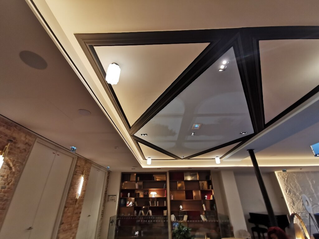 爱思得阿斯特拉歌剧院酒店