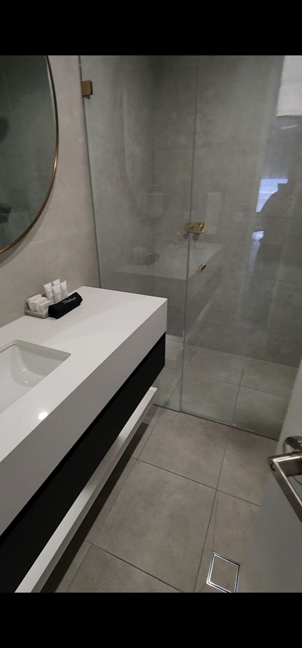 Astina Suites-浴室