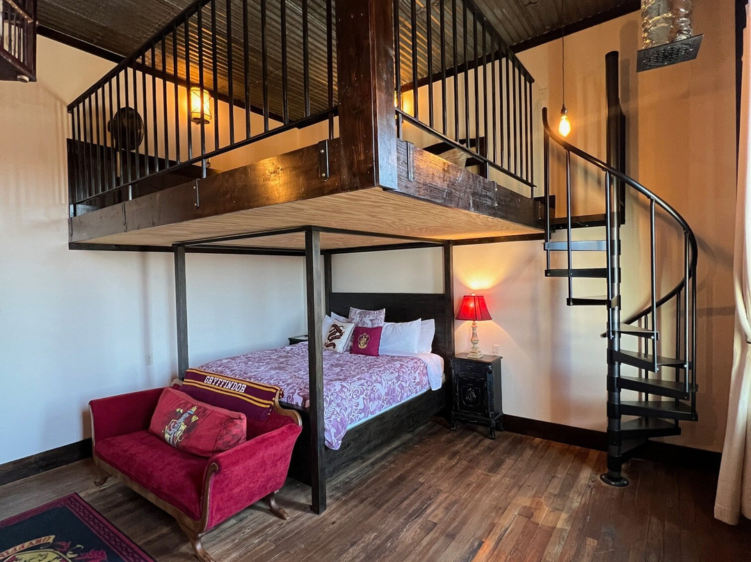 Eighteen-Ninety Sleepover主图