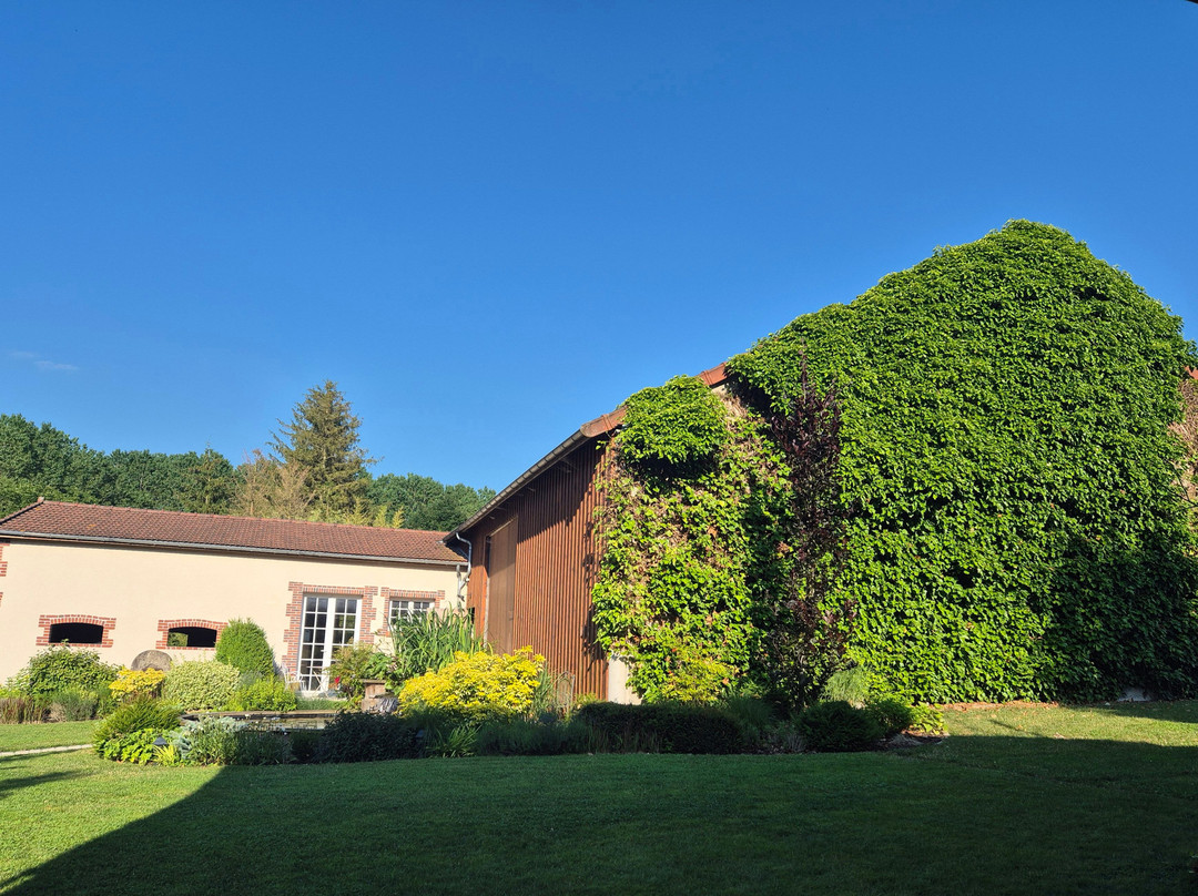 Au Pre du Moulin主图