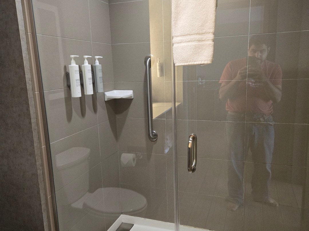 Embassy Suites by Hilton Chicago Naperville主图