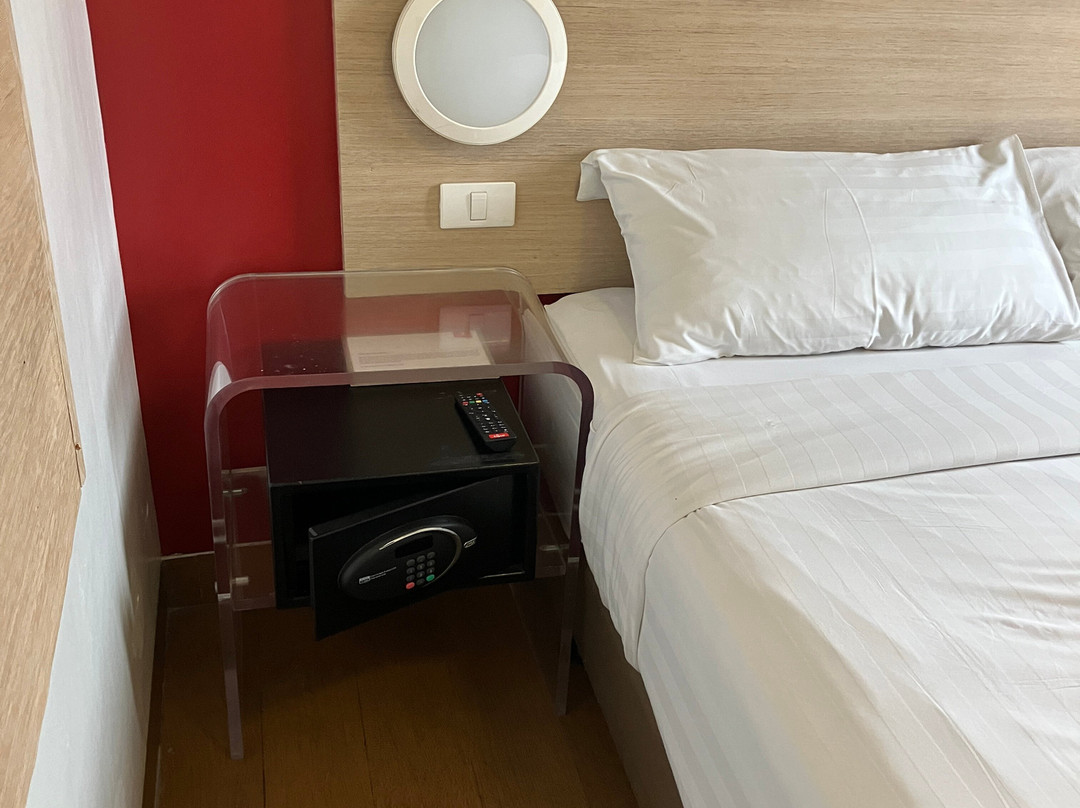 奥提加斯红色星球酒店主图