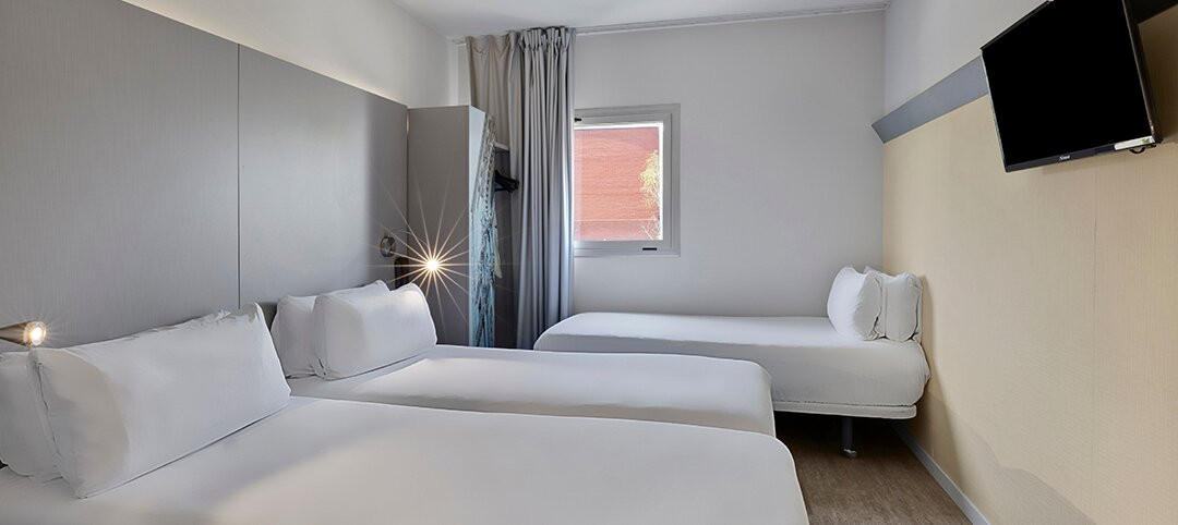 斯多瑞梅赫罗纳酒店主图