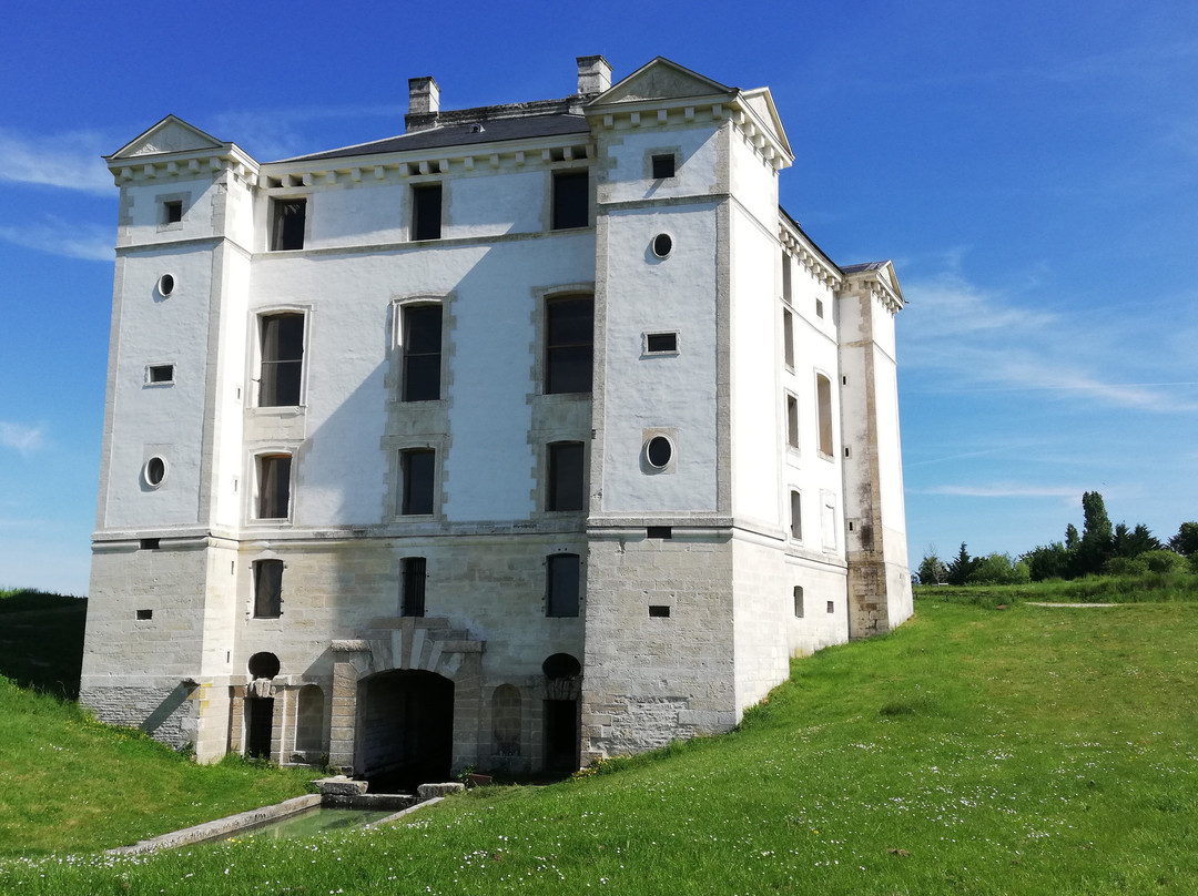 Chateau de Maulnes-Cruzy-le-Chatel必去景点