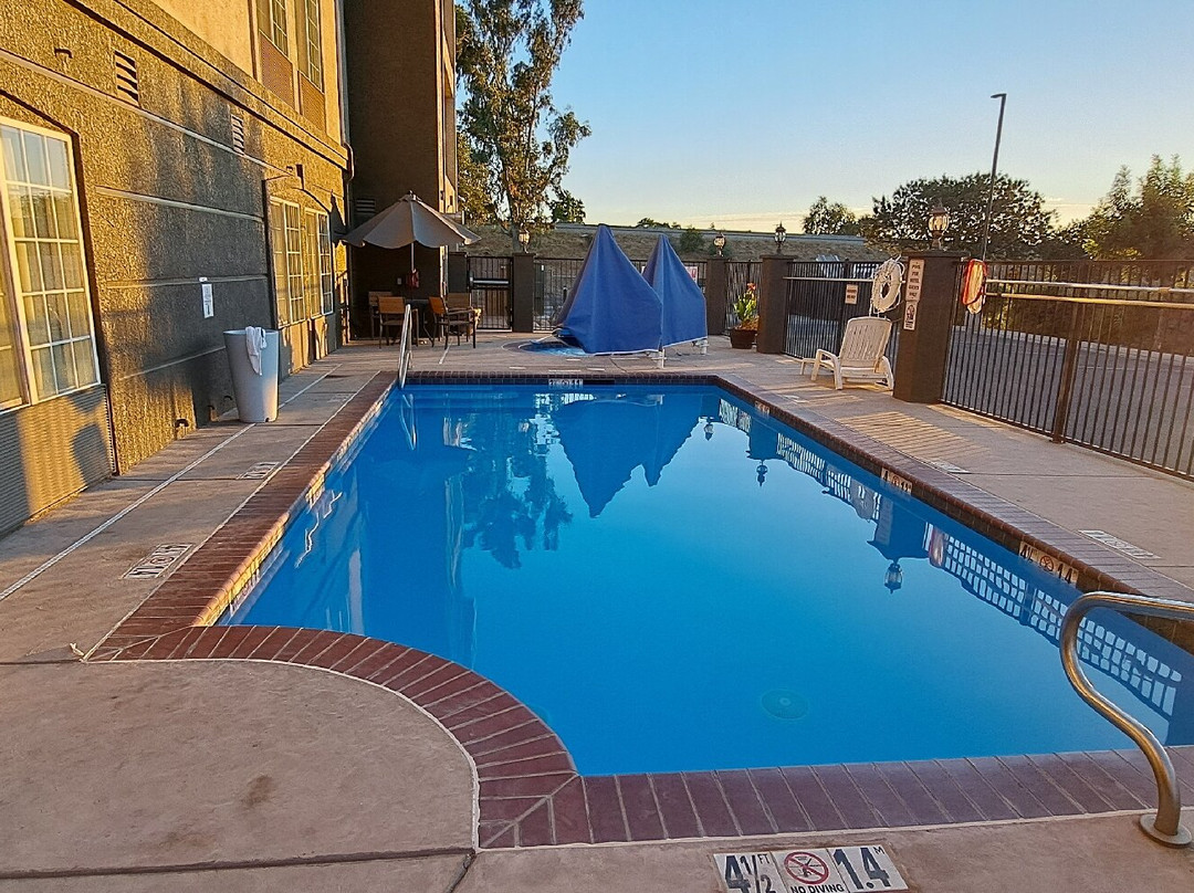 La Quinta Inn & Suites by Wyndham Fowler主图