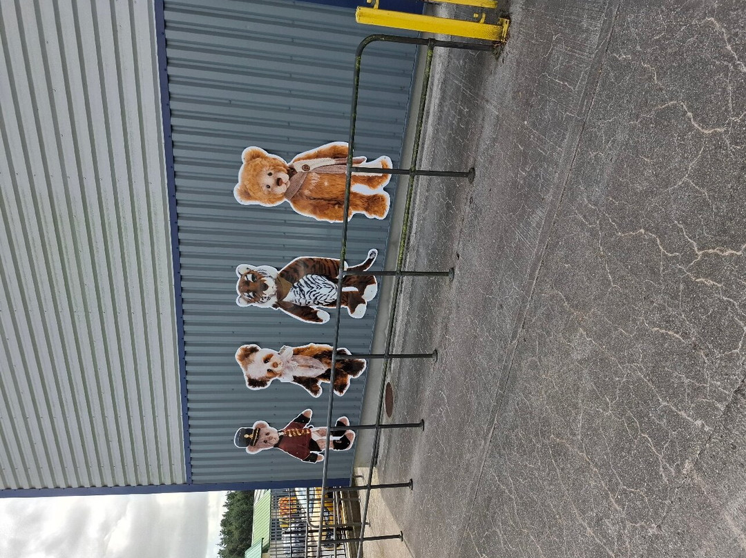 Charlie Bears Gallery & Shop-朗塞斯顿必去景点