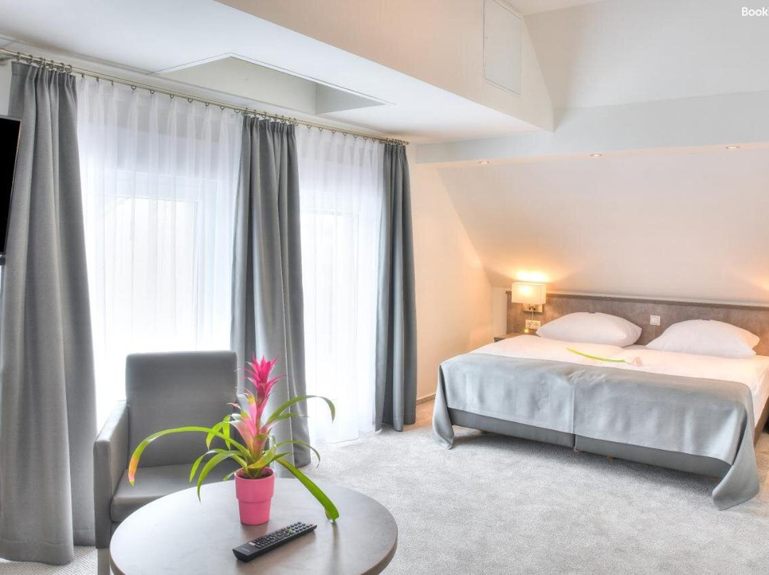 Fast Lane Hotel主图