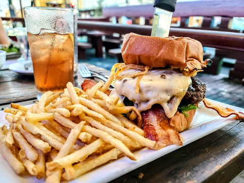 The Surfing Pig Hawaii主图