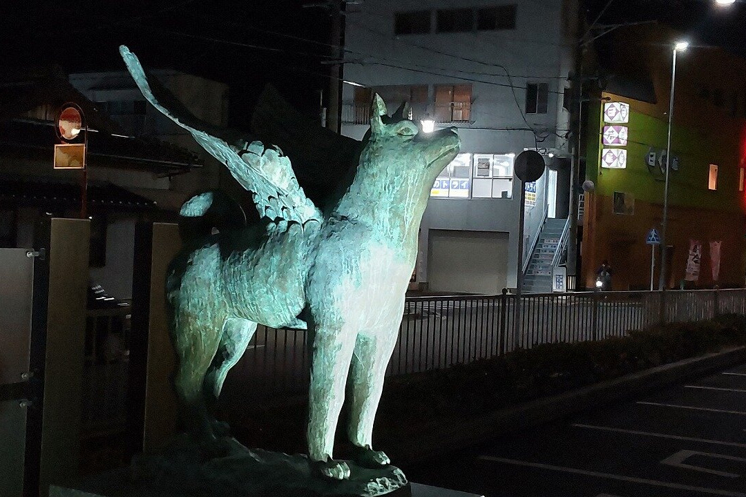 Wing Dog Statue-筑后市必去景点